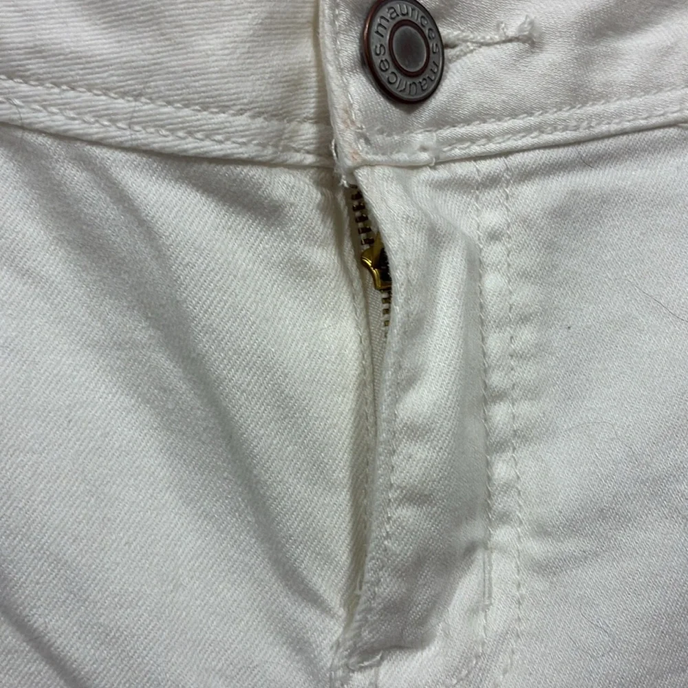 Maurice’s white denim shorts size 9/10 - Picture 2 of 6